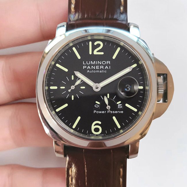 Panerai Luminor με ένδειξη αποθέματος ισχύος