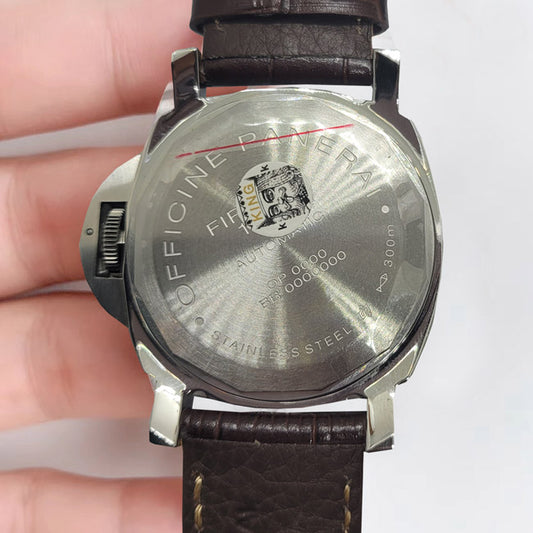Panerai Luminor με ένδειξη αποθέματος ισχύος