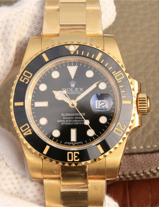 Rolex Submariner μαύρο, ολόχρυσο.