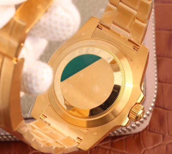 Rolex Submariner μαύρο, ολόχρυσο.