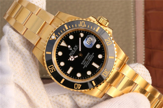 Rolex Submariner μαύρο, ολόχρυσο.