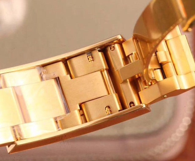 Rolex Submariner μαύρο, ολόχρυσο.