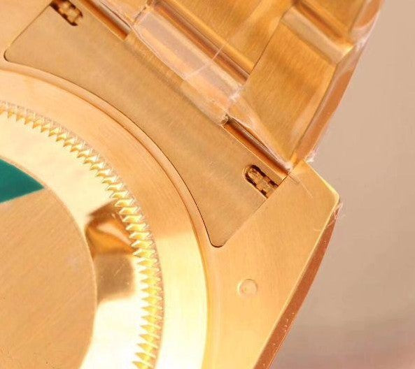 Rolex Submariner μαύρο, ολόχρυσο.